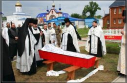 Сегодня 1 июня в соборном храме монастыря епископ Филарет, с братией монастыря, совершил чин погребения монаха Иоанна.